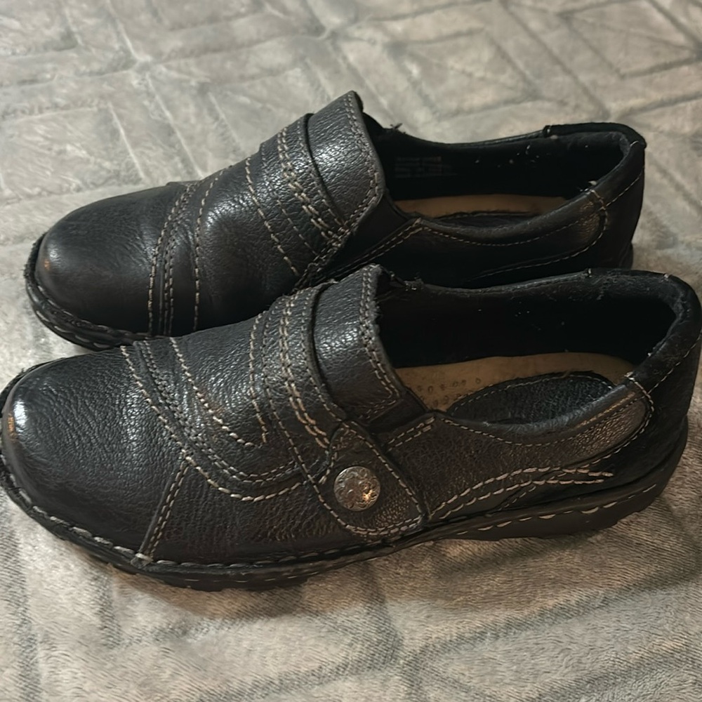 SIZE 6, leather, Earth origins slip on comfy shoes